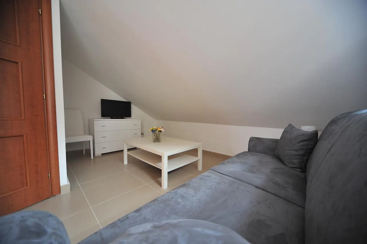 Rodia Residence 0*,